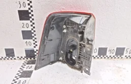 Фонарь внешний правый для Toyota Land Cruiser 2018 года на фотографиях