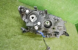 Фара левая для Nissan X-Trail 2018 года на фотографиях