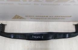 Усилитель заднего бампера для Volkswagen Tiguan 2009 года на фотографиях