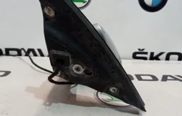 Зеркало боковое правое для Skoda Octavia 2018 года на фотографиях