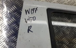 Дверь передняя правая для Mercedes-Benz Vito 2010 года на фотографиях