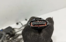 Проводка моторного отсека для Hyundai Solaris 2010 года на фотографиях