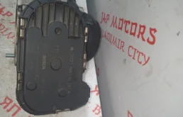 Дроссельная заслонка для Audi A4 2004 года на фотографиях