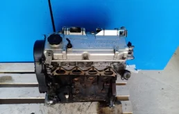 Двигатель без навесного для Mitsubishi Galant 2005 года на фотографиях