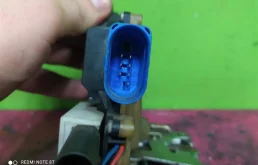 Замок передней левой двери для Volkswagen Touareg 2005 года на фотографиях