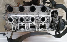 Двигатель без навесного для Ford Kuga 2012 года на фотографиях