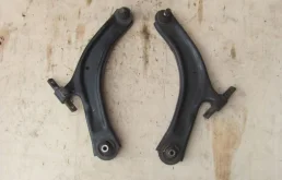 Рычаг передний правый нижний для Nissan X-Trail 2008 года на фотографиях