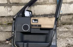 Дверь передняя правая для Land Rover Discovery 2008 года на фотографиях