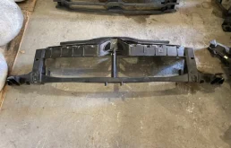 Кронштейн переднего бампера центральный (суппорт) для Citroen DS4 2011-2016