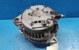 Генератор для Nissan X-Trail 2002 года на фотографиях