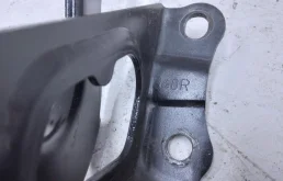 Петля капота правая для Toyota RAV4 на фотографиях