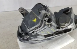 Фары для Volkswagen Passat 2011 года на фотографиях