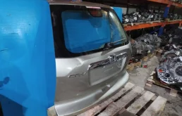 Крышка багажника для Honda CR-V 2006 года на фотографиях