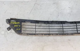 Решетка переднего бампера для Toyota RAV4 2014 года на фотографиях