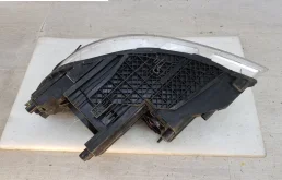 Фара ксенон левая для Skoda Octavia 2004 года на фотографиях