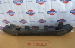 Абсорбер переднего бампера для Nissan X-Trail 2014 года на фотографиях