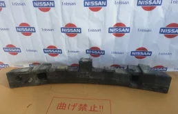 Абсорбер переднего бампера для Nissan X-Trail 2014 года на фотографиях