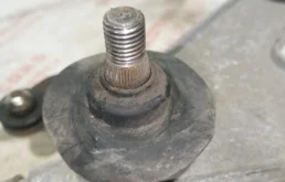 Трапеция стеклоочистителей для Nissan X-Trail 2004 года на фотографиях