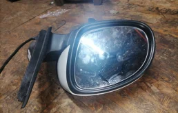 Стекла и зеркала для Volkswagen Tiguan 2010 года на фотографиях