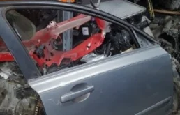 Дверь передняя правая для Volvo S40 2004 года на фотографиях