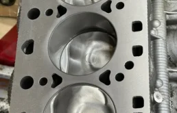 Двигатель без навесного для Porsche Macan 2023 года на фотографиях