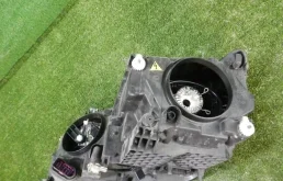 Фара правая для Volkswagen Tiguan 2007 года на фотографиях