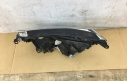 Фара ксенон левая для Toyota RAV4 2018 года на фотографиях