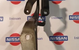 Петля капота левая для Nissan X-Trail 2021 года на фотографиях