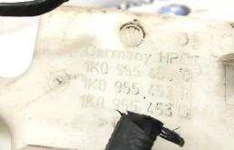 Бачок стеклоомывателя передний для Skoda Octavia 2010 года на фотографиях