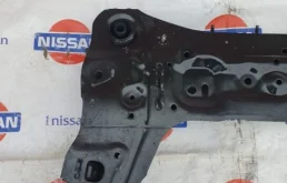 Подрамник двигателя для Nissan Qashqai 2023 года на фотографиях