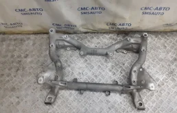 Подрамник двигателя для Mercedes-Benz C class 2014 года на фотографиях