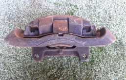 Суппорт передний правый для Audi A6 на фотографиях