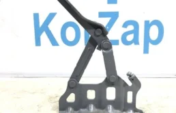 Петля капота правая для Kia Sportage на фотографиях