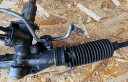 Рулевая рейка для Ford Focus 2000 года на фотографиях