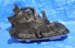 Фара левая для Nissan X-Trail 2005 года на фотографиях