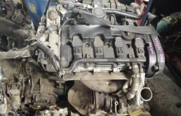Двигатель без навесного для Audi A4 2008 года на фотографиях