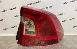 Фонарь правый для Volvo S60 2012 года на фотографиях