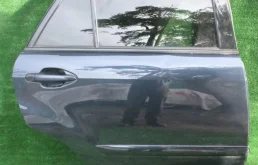 Дверь задняя правая для Lexus RX 2005 года на фотографиях