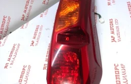 Фонарь правый для Nissan X-Trail 2008 года на фотографиях