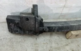 Абсорбер переднего бампера для Nissan X-Trail 2014 года на фотографиях