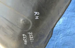 Подкрылок передний правый для Suzuki Grand Vitara 2011 года на фотографиях