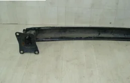 Усилитель заднего бампера для Skoda Octavia 2012 года на фотографиях