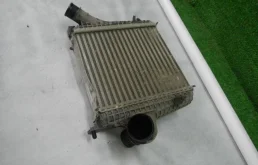 Интеркулер левый для Audi Q8 на фотографиях