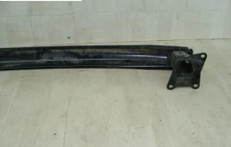 Усилитель заднего бампера для Skoda Octavia 2012 года на фотографиях