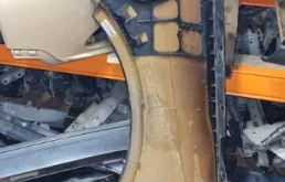 Крыло правое для Volkswagen Touareg 2006 года на фотографиях