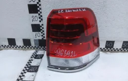 Фонарь внешний правый для Toyota Land Cruiser 2018 года на фотографиях