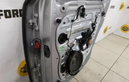 Дверь задняя правая для Volvo S40 2005 года на фотографиях