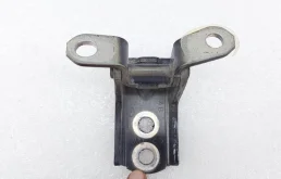 Петля двери передней левой верхняя для Nissan X-Trail 2018 года на фотографиях