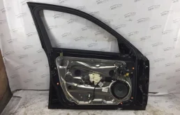 Дверь передняя левая для Mercedes-Benz C class 2010 года на фотографиях