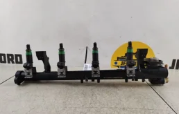 Форсунка топливная для Ford Focus 2011 года на фотографиях